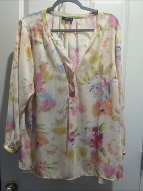 Tahari Cream Floral V-Neck Long Sleeve Blouse